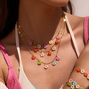 สร้อยคอจี้รูปดอกไม้ สแตนเลส โซ่ทอง ประดับดอกเดซี่หลากสี ชุดเครื่องประดับสำหรับผู้หญิง เครื่องประดับแฟชั่น - Product Image 4