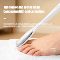 Râpe à pieds en acier inoxydable à long manche, lime à pieds durable pour les interstices des orteils et des doigts, élimine les peaux mortes et les callosités