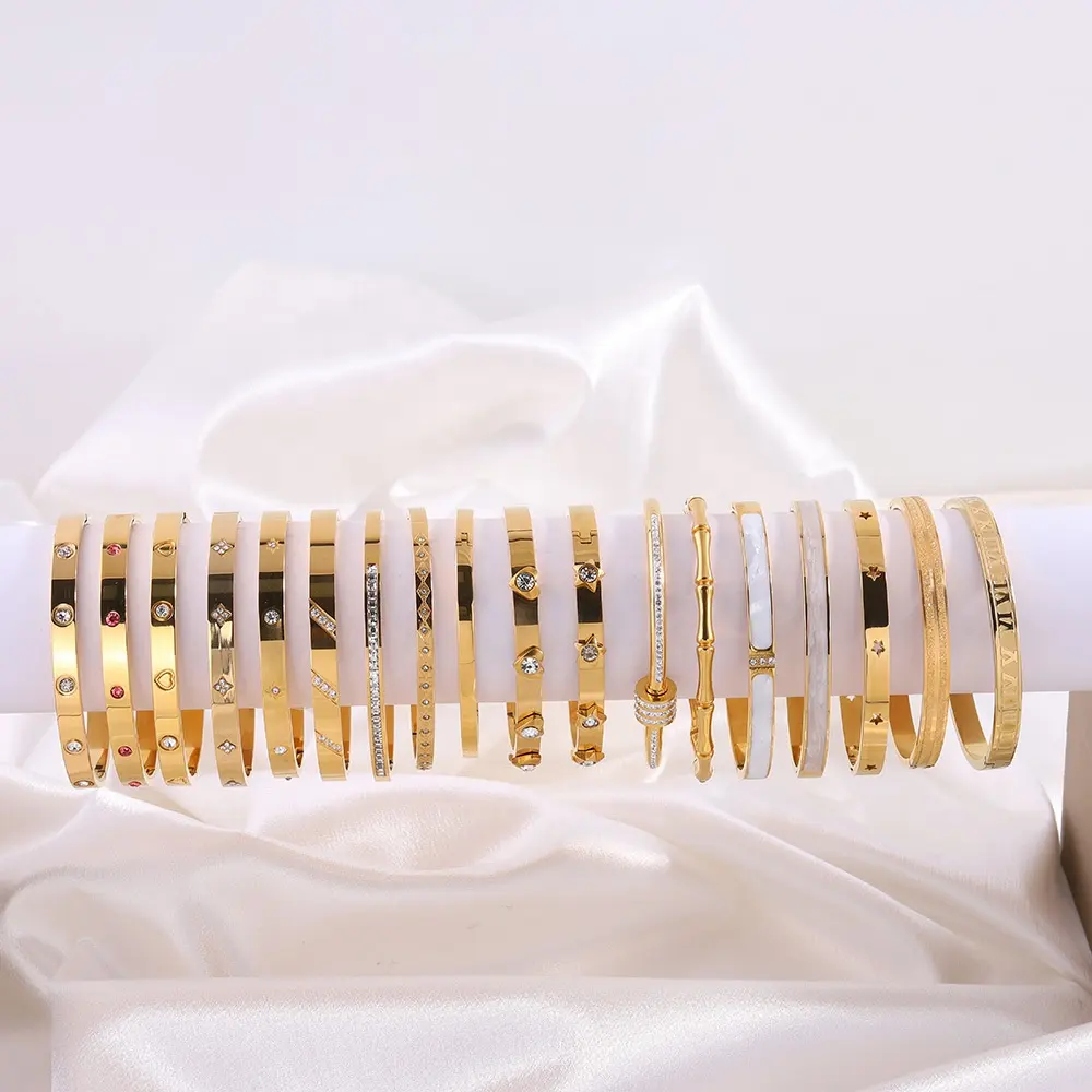 أساور مجوهرات أنيقة رائعة من الفولاذ المقاوم للصدأ مطلية بالذهب عيار 18 قيراط مفتوحة مكعب الزركون سوار للأزواج سوار للنساء والرجال