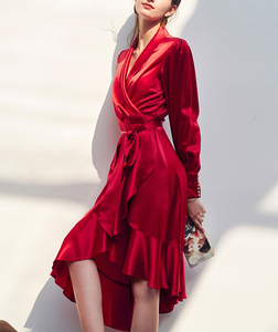2024 nuovo Design Casual da donna in <span class=keywords><strong>raso</strong></span> manica lunga a sbuffo con collo a V irregolare abito da sera lungo in seta - Product Image 3