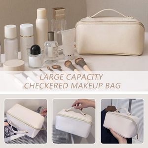 Sacs cosmétiques de voyage personnalisés en cuir PU, pochettes de maquillage portables, trousses de toilette, sacs de rangement pour produits de beauté et de soin, fabrication OEM - Product Image 4