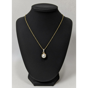 Collar con Colgante de Diamantes y Perlas en Oro de 18 Quilates, Diseño Elegante con Pavé, Joyería Fina - Product Image 1