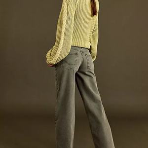 Jean droit taille haute respirant pour femme, délavé clair, avec détails brodés et perforations - Product Image 2