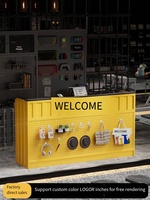 Comptoir de réception de style conteneur industriel, comptoir de caisse en métal jaune personnalisé, comptoir d'affichage à panneaux perforés pour bar et restaurant