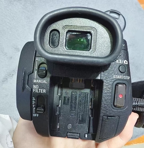 Videocamera Usata FDR AX100E Qualità 4K con Lente ZEISS, Compatta e Portatile - Product Image 5