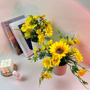 Collection Fuyu : Fleurs artificielles en plastique et soie, tournesols et marguerites, arrangement décoratif pour la maison et les accessoires de mariage - Product Image 2