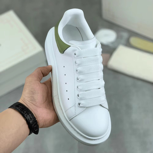 รองเท้าผ้าใบหนังแท้ Alexander Smooth แบบเต็มเมล็ด หนังวัวแท้ พื้นหนา ทรงเตี้ย ดีไซน์หัวเข็มขัดแบบตัดกันที่ส้นเท้า สำหรับผู้ชายและผู้หญิง เหมาะสำหรับการเดินทาง - Product Image 1