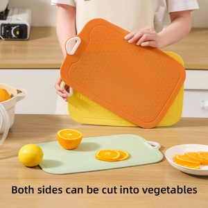 เขียงพลาสติกสำหรับหั่นผักผลไม้ สีสันสดใส ปลอดภัยสำหรับอาหาร - Product Image 2