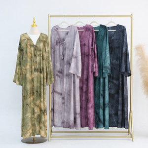 R-579 Ultimo Modello di Abaya Islamica Traspirante e Modesta con Stampa Frontale e Fiocco, Stile Dubai per Eid e Ramadan - Product Image 5