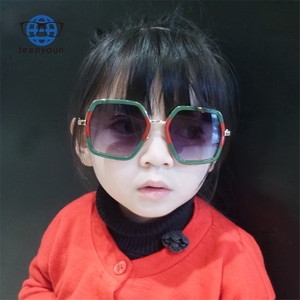 Teenyoun Fashion Cool Baby oversize Brand Designer Multi-Color Gradient Lens Eyewear Cute Girls Boys <span class=keywords><strong>occhiali</strong></span> <span class=keywords><strong>da</strong></span> <span class=keywords><strong>sole</strong></span> <span class=keywords><strong>occhiali</strong></span> <span class=keywords><strong>da</strong></span> <span class=keywords><strong>sole</strong></span> per bambini - Product Image 3