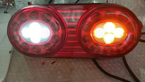 1 Stück LED-Rücklicht für <span class=keywords><strong>Randon</strong></span> R Line Truck 2013 bis 2021 LKW-Anhänger Multifunktionales Universelles LKW-Rücklicht - Product Image 2