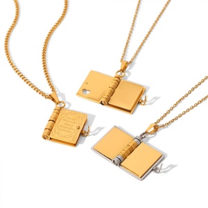 Collier long à breloques en acier inoxydable, plaqué or véritable 18 carats PVD, inaltérable, motif livre, pour femmes, hommes et filles - Product Image 5