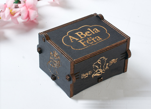 Cadeau créatif Mutoulao <span class=keywords><strong>Pirates</strong></span> <span class=keywords><strong>des</strong></span> Caraïbes Boîte à musique carrée en bois à manivelle avec logo personnalisé Couleur naturelle Taille compacte - Product Image 3