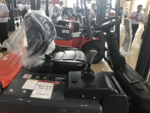 2 Ton Price CPD20SQ Three <b>Wheel</b> Drive for Sale <b>Small</b> Pallet Truck Forklifts Price for - Product Image 2