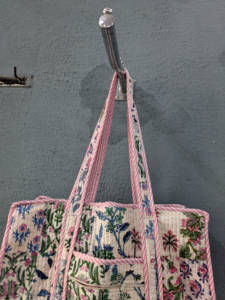 Bolsa de Mano de Algodón Acolchada con Patchwork Hecha a Mano, Cierre de Cremallera, Estampado de Bloques de Verano y Otoño, Bolsa de Compras, Viajes, Regalo Personalizado - Product Image 6