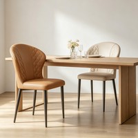 Chaise de salle à manger en cuir de luxe léger avec dossier incurvé ergonomique et structure métallique robuste pour hôtel et restaurant