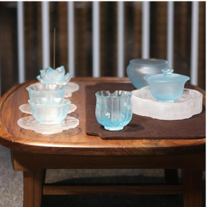 Ensemble de tasses à thé en forme de fleur en verre de cristal gravé à la main pour la décoration de la maison et la collection de thé de l'après-midi - Product Image 1