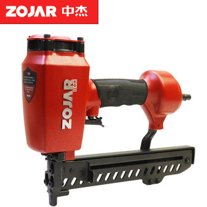 Cloueuse pneumatique Zojar 440K pour la construction de charpentes en bois - Product Image 1