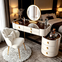 Table de toilette de luxe en bois massif et dalle de pierre, style moderne et minimaliste, avec rangement tendance Instagram