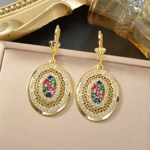 Pendientes colgantes de cobre con incrustaciones de circonita multicolor vibrante, diseño delicado de filigrana ovalada, para mujer, ideales para aniversarios y fiestas, venta al por mayor. - Product Image 3