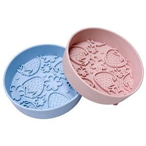 Gamelle anti-glouton pour chien en silicone, motif fleur de fraise, 18 cm, pour enrichissement et distribution de friandises - Product Image 1