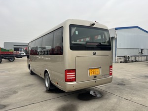 Le modèle Yutong T7 de luxe à 15 places est également disponible en versions 19 et 23 places. - Product Image 5