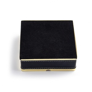 Cendrier carré tendance au design créatif en cuir PU pour homme - Product Image 4