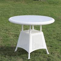 Tables et chaises de restaurant chinois avec verre trempé