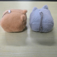 Pendentif en peluche doux et mignon de 10 cm en forme de tofu moissonné, jouet pour chat en peluche courte à tête de chat, porte-clés créatif et adorable en forme de chat carré de dessin animé