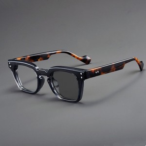 <span class=keywords><strong>2026</strong></span> 变色老花镜 防蓝光 男女通用 复古金属方形眼镜 - Product Image 5