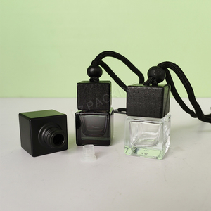 Flacon de parfum en verre vide noir de 8 ml, forme carrée, à suspendre dans la voiture, avec bouchon à vis, pour désodorisant. - Product Image 6
