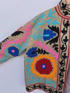 Chaqueta Corta de Invierno Bohemian TNT Suzani de Terciopelo con Encaje Bordado de Animales, Fabricante y Exportador OEM de India - Product Image 2