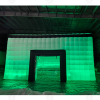 Tente de fête gonflable noire de taille personnalisée pour discothèque commerciale, avec une pièce et zone personnalisable, idéale pour la location d'événements en extérieur