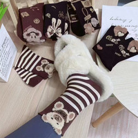 Chaussettes d'hiver pour femmes, tendance, très prisées sur internet, polyvalentes, en fil de plume 3D, tissage jacquard, motif mignon petit ours