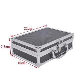 Maletín de Aluminio Plateado y Negro con Cerradura para Hombre, 22x16x7.5cm - Product Image 1