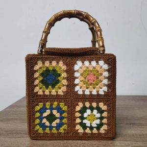 Sac à bandoulière vintage en crochet avec fermeture éclair, en polyester, motif floral patchwork, portable et tendance, idéal pour les vacances - Product Image 1