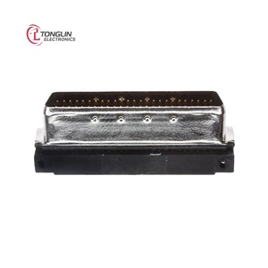 Conectores 5749111-4, 50 Posiciones, Tipo D, Conector Macho AMPLIMITE .050 III, Conjuntos de Conectores 57491114, Colgantes y en Línea - Product Image 1