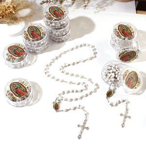 Collier religieux fait main <span class=keywords><strong>en</strong></span> perles de bois avec <span class=keywords><strong>croix</strong></span> argentée et centre Vierge de Guadalupe, idéal pour la première communion - Product Image 3