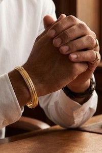 Kada ชุบทองพรีเมี่ยมสำหรับผู้ชายเครื่องประดับแฟชั่นสไตล์คลาสสิกกำไลข้อมือแบบดั้งเดิมสำหรับผู้ชายเหมาะสำหรับสวมใส่ในชีวิตประจำวัน - Product Image 1