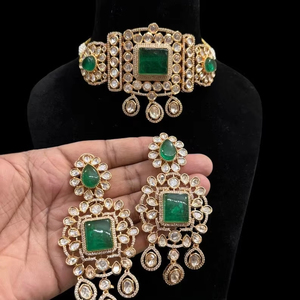 Ensemble Kundan personnalisable en vrac fait à la main, tour de cou de mariée vert, créateur inspiré pour les mariages, les fêtes et les fiançailles - Product Image 1