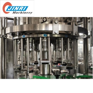 Machine trois en un pour le rinçage, le remplissage et le capsulage de boissons gazeuses dans des bouteilles en verre - Product Image 1