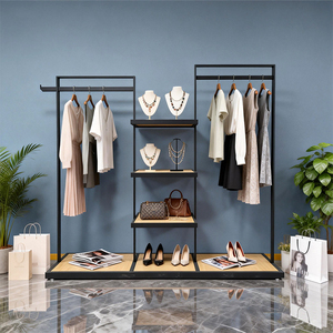 ชั้นวางเสื้อผ้าโลหะสีดำสไตล์มินิมอล 3 ชั้น พร้อมแท่นวาง<span class=keywords><strong>รองเท้า</strong></span> อุปกรณ์ตกแต่งร้านค้าครบชุดสำหรับบูติกและห้างสรรพสินค้า - Product Image 1