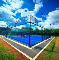 Terrain de padel QJIN, design panoramique classique robuste, terrain de padel-tennis, gazon artificiel résistant aux UV pour hôtels de luxe modernes