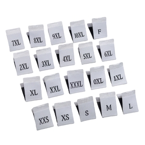 Großhandel Custom Kleidung Woven Size Labels Schwarz-Weiß Center fold <span class=keywords><strong>Shirt</strong></span> Kragen Größen S M L XL für T-Shirts - Product Image 1
