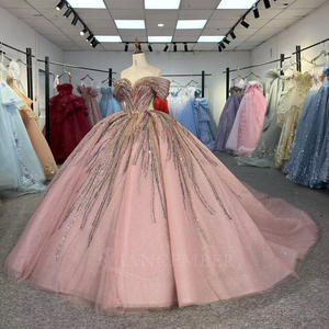 ชุดราตรีงาน Quinceanera สีชมพู รุ่น Dy6966 ผ้าชีฟอง แต่งลูกไม้สีทอง ประดับด้วย Appliques คอรูปหัวใจ ทรงวัตโต้ เหมาะสำหรับงานฉลองอายุ 15 ปี และงาน Sweet 16 - Product Image 3