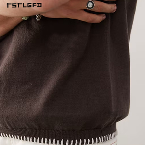 Chaleco Moderno para Hombre en Color Marrón Chocolate con Cuello en V, Ribete en Contraste y Dobladillo Acanalado a Rayas para un Estilo Smart-Casual, Venta al Por Mayor - Product Image 3