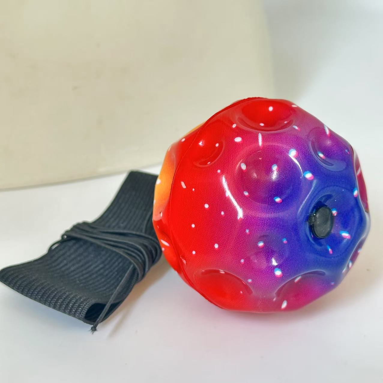 Boule de dragonne bouclée 7,0 cm [rouge coloré]