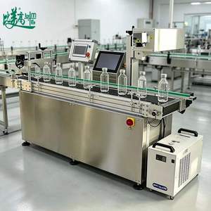 Équipement de marquage laser UV tout-en-un avec convoyeur, gravure laser pour marquage permanent de codes QR sur bouteilles en plastique et en verre - Product Image 1