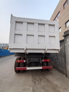 Camion tracteur HOWO TX 4*2 6*4 6*6 8*4 371HP Sinotruk Prime Mover pour transport lourd, vente directe d'usine, prix réduit - Product Image 2