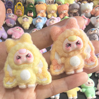 Figurine miniature 3D mignonne en résine, bébé qui pleure, lapin à trois breloques, jouet en sachet surprise de Chine, poupée bébé miniature et accessoires
